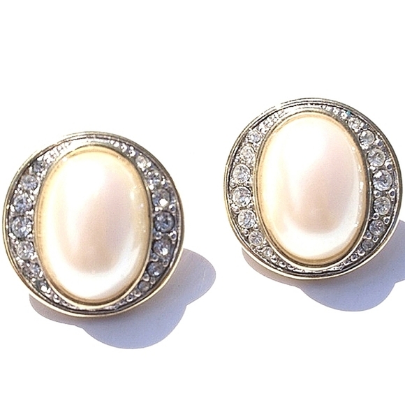 MONET Vintage Oval Pearl Gold Tone Clear Rhinestone Earrings - Picture 4 of 5